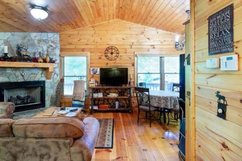 Mountain Spirit Cabin - Fireplace And Hot Tub Villa Blue Ridge Exterior photo