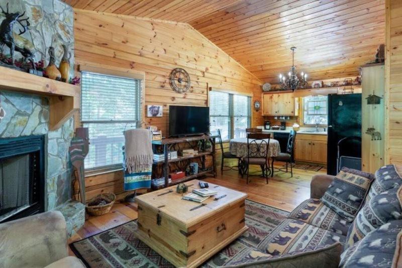 Mountain Spirit Cabin - Fireplace And Hot Tub Villa Blue Ridge Exterior photo